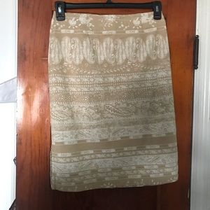 Liz Claiborne patterned skirt size 6